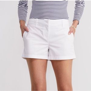White Vineyard Vine Shorts